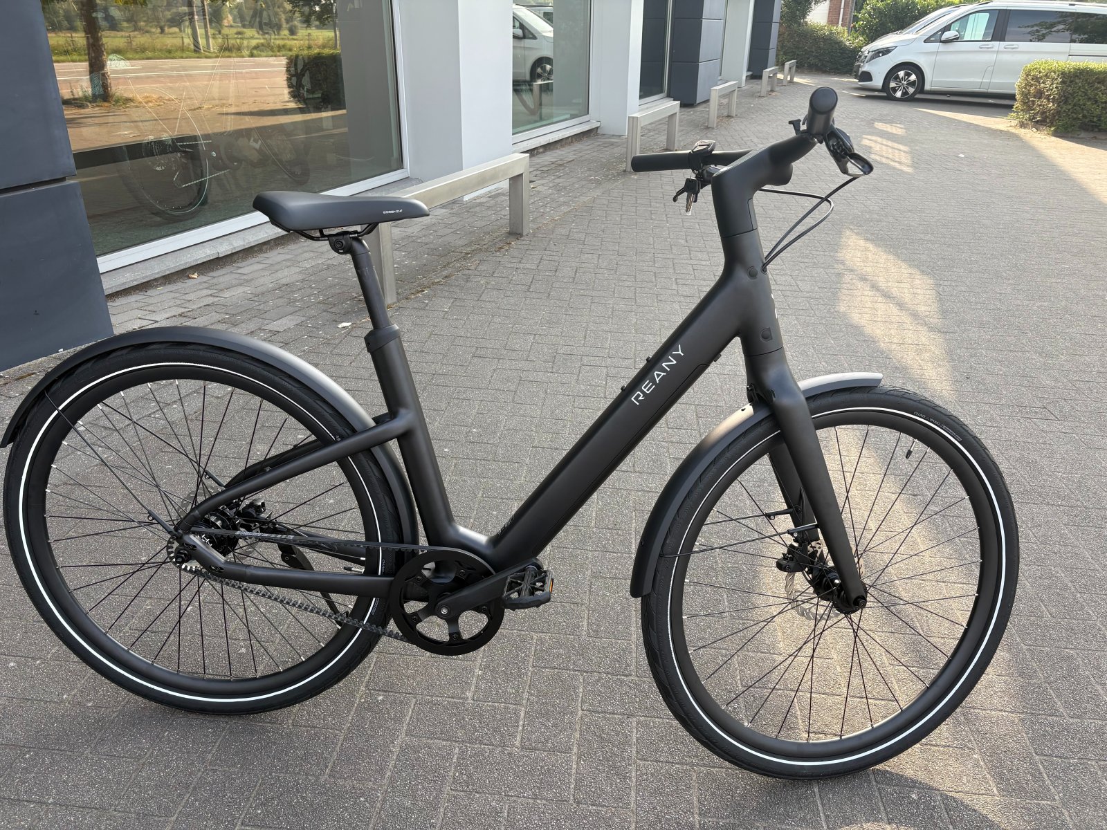 V1 ZWART